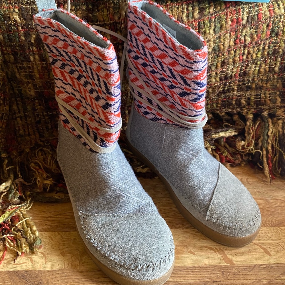 Beautiful toms winter boots